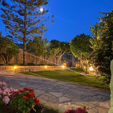 Pistachio Guesthouse, Παραδοσιακός Ξενώνας Vathí المظهر الخارجي الصورة