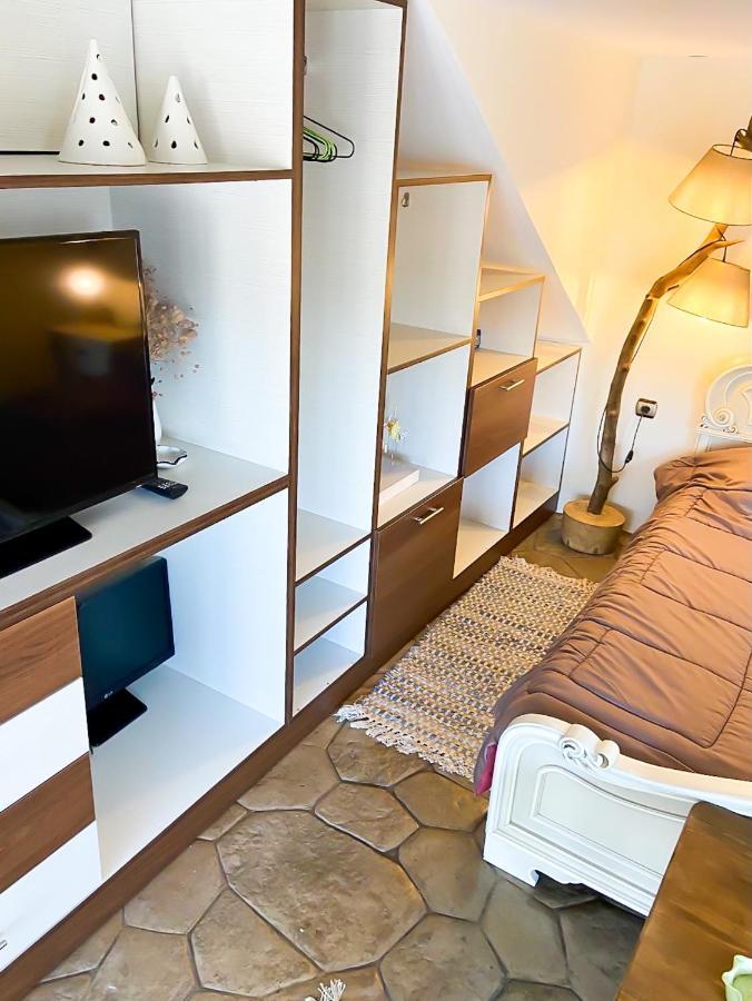 Pistachio Guesthouse, Παραδοσιακός Ξενώνας Vathí المظهر الخارجي الصورة