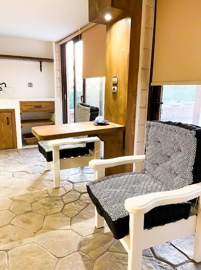 Pistachio Guesthouse, Παραδοσιακός Ξενώνας Vathí المظهر الخارجي الصورة