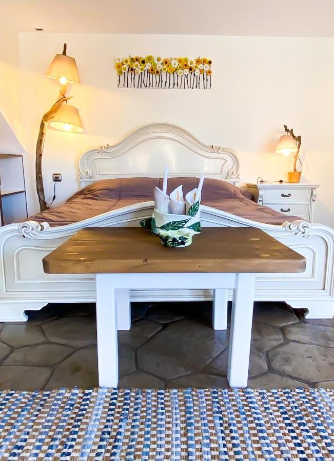 Pistachio Guesthouse, Παραδοσιακός Ξενώνας Vathí المظهر الخارجي الصورة