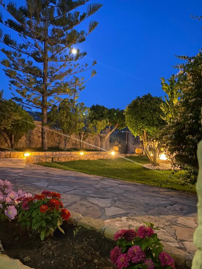 Pistachio Guesthouse, Παραδοσιακός Ξενώνας Vathí المظهر الخارجي الصورة