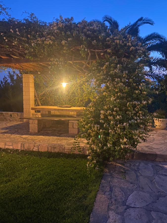 Pistachio Guesthouse, Παραδοσιακός Ξενώνας Vathí المظهر الخارجي الصورة